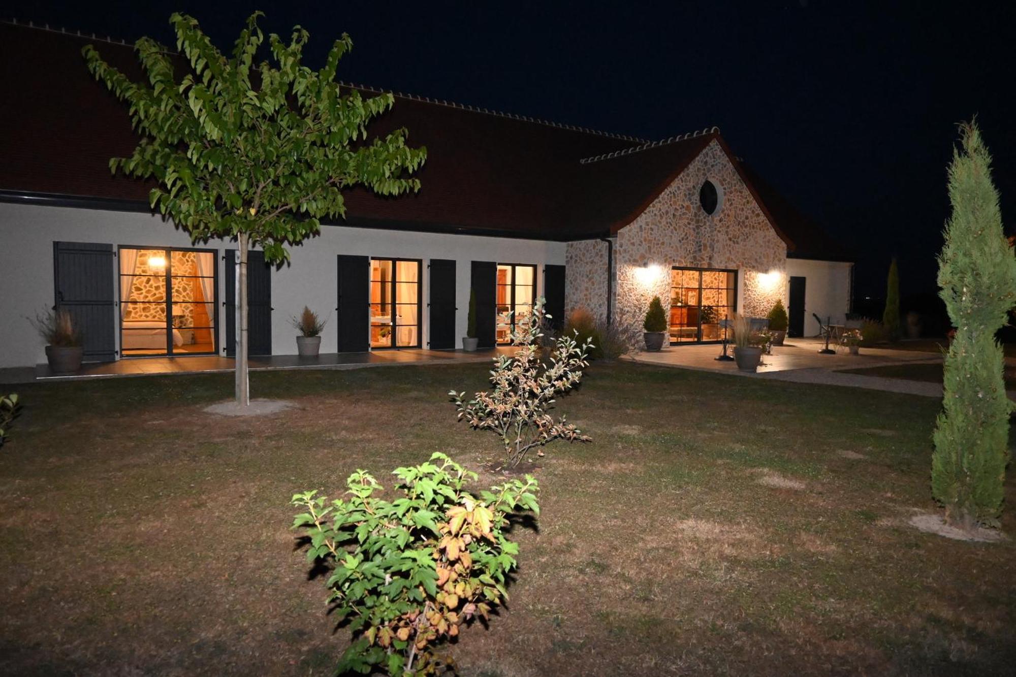 Aux 3 Forets Bizeneuille Bagian luar foto